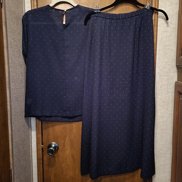 Liz Claiborne Classics Shirt and Skirt Set, Size 4 - Picture 2 of 4